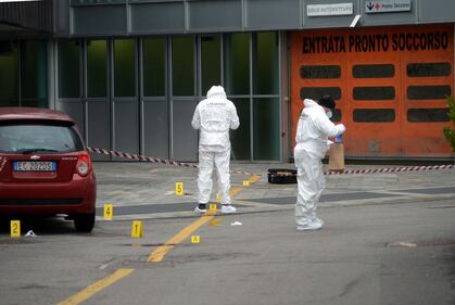 Colpito con un machete nel parcheggio dell'ospedale, grave un medico 3