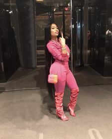 Nicki Minaj, seno in mostra per i 4 milioni di dischi 6