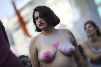 In Argentina è il "tetazo", per diffondere il topless 2