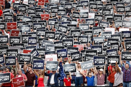 Il lungo addio a Charlie Kirk in Arizona 6