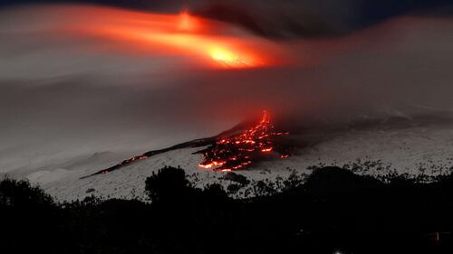 Spettacolare eruzione sull'Etna 8
