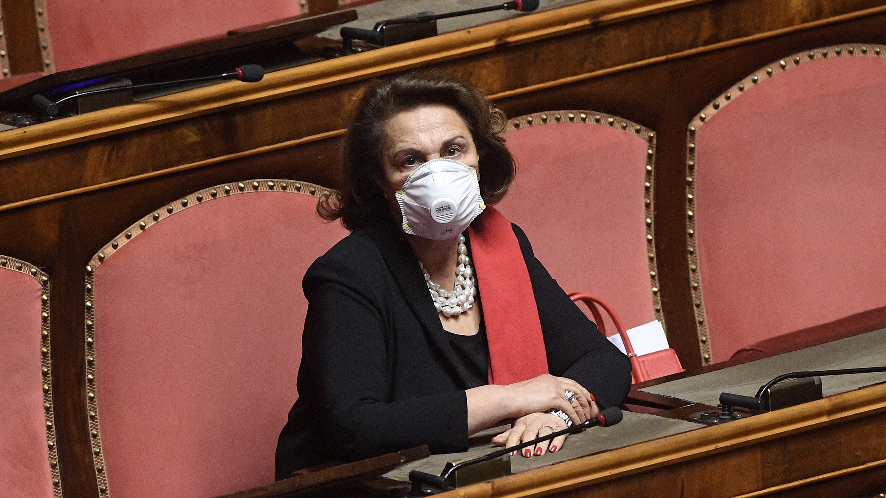 "No a Noi Campani?". E Lady Mastella si sfila. Rifiuta pure Ciampolillo