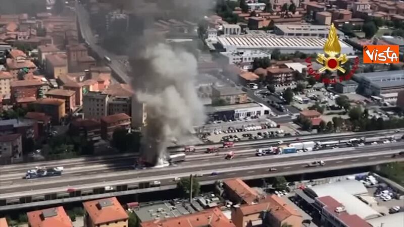 Inferno sulla A14: le foto dall'elicottero 3