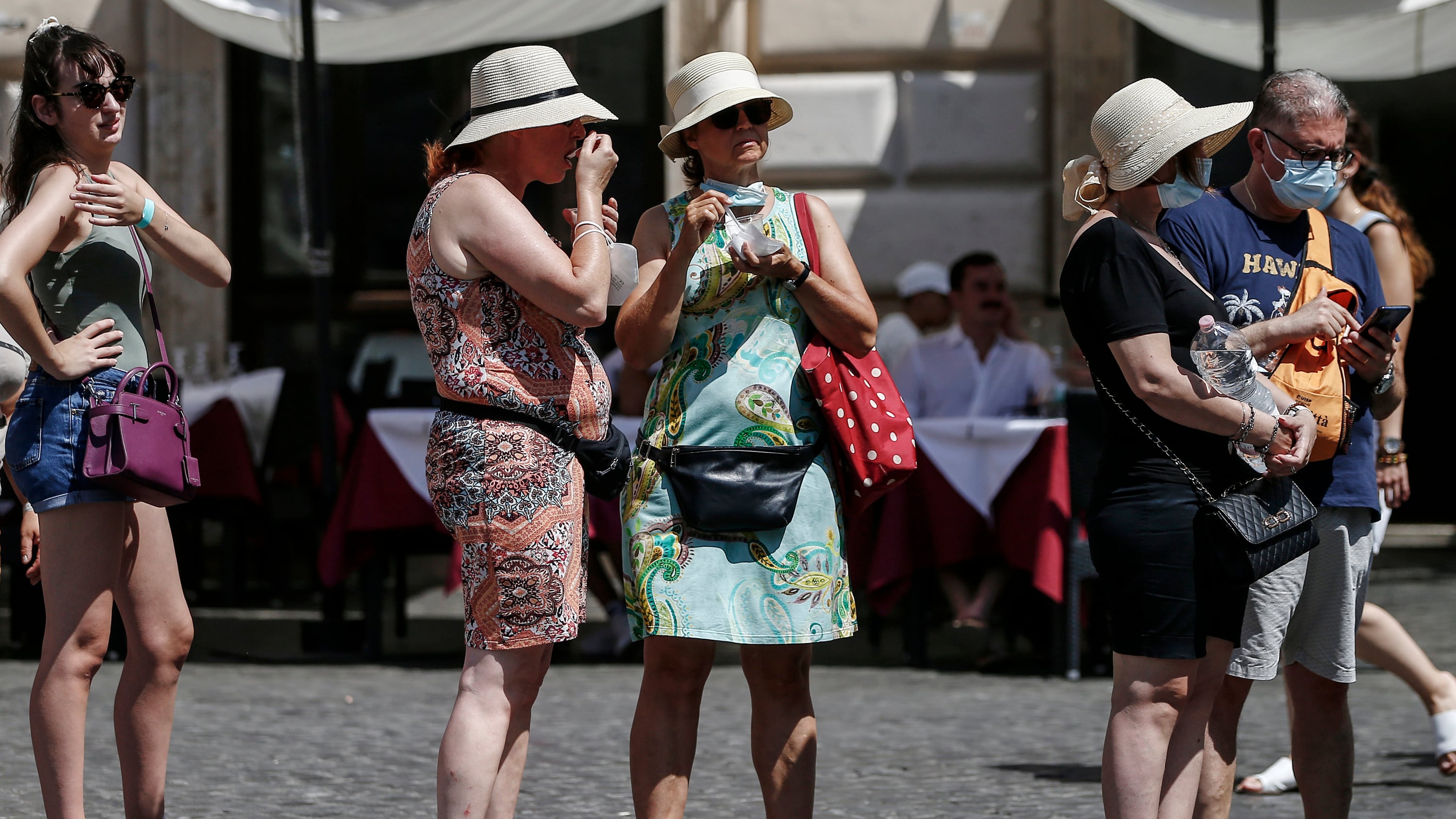 Incinta di 8 mesi: così la rom derubava i turisti