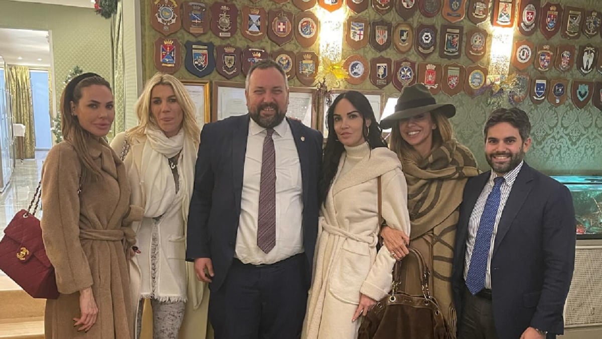 La foto con Ilary Blasi e il like di Totti: cosa sta succedendo tra i due ex