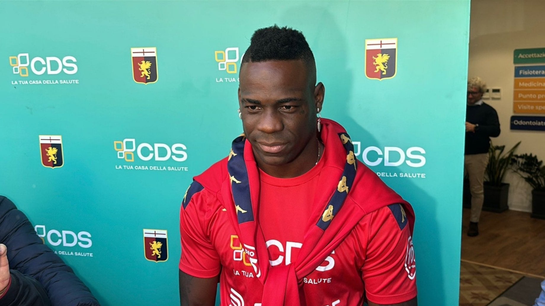 Quella "Belva" di Balotelli: "Io e Mou testa di c., le banane razziste, il calcione di Totti"
