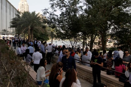 Dubai, evacuati dopo il sisma in Iran 1