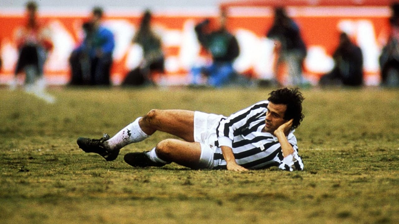 Quando a Platini annullarono il gol più bello della storia del calcio