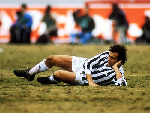 Quando a Platini annullarono il gol più bello della storia del calcio