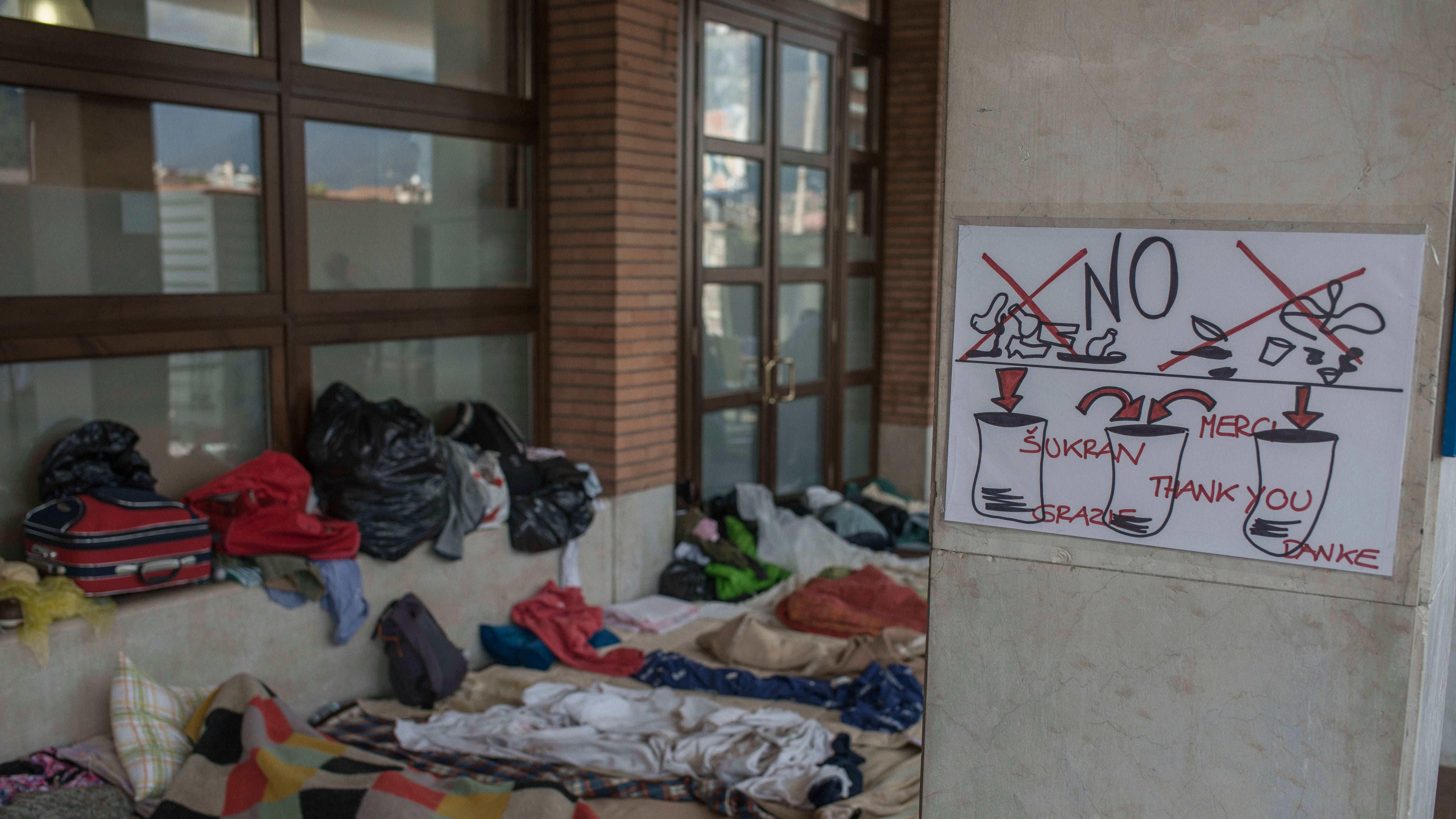 Roma, è emergenza sfollati nell'ex hotel occupato