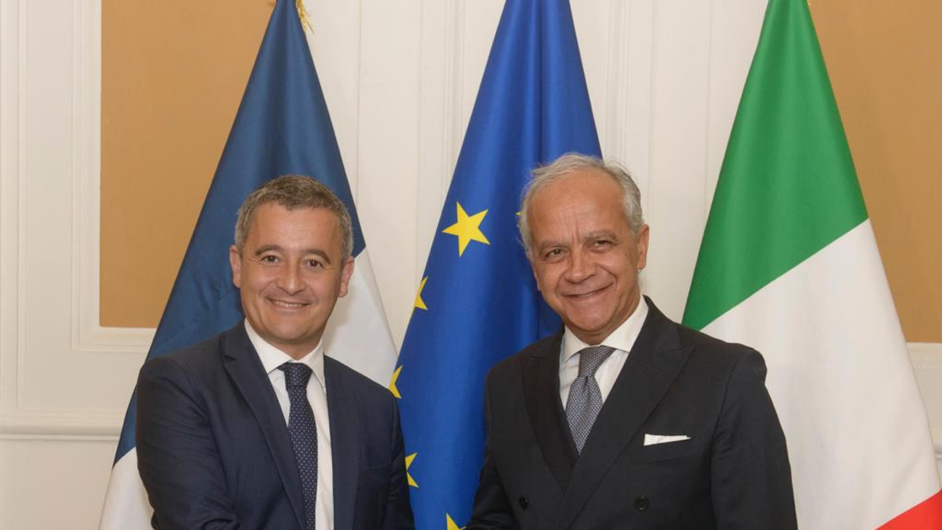 La Francia chiude i confini. "Non si può accogliere tutti, è un messaggio sbagliato"