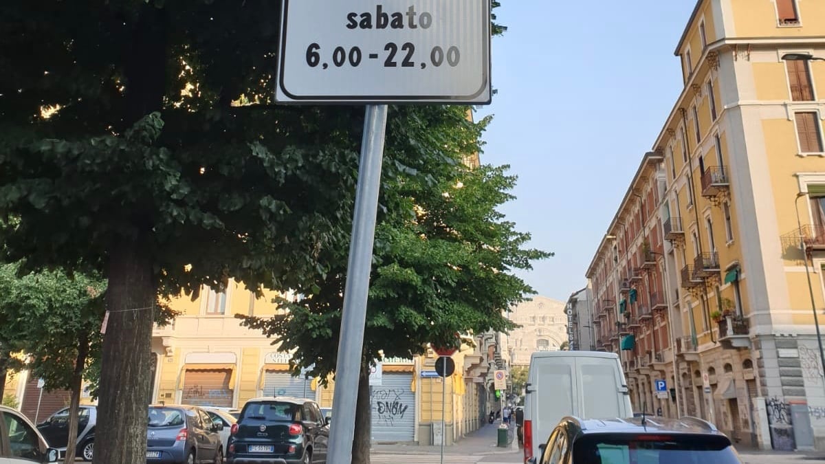 Lo strano cartello nell'area mercato che non c'è