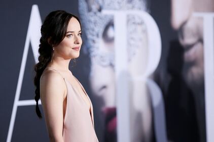 Dakota Johnson hot, sexy per "50 Sfumature di Nero" 16