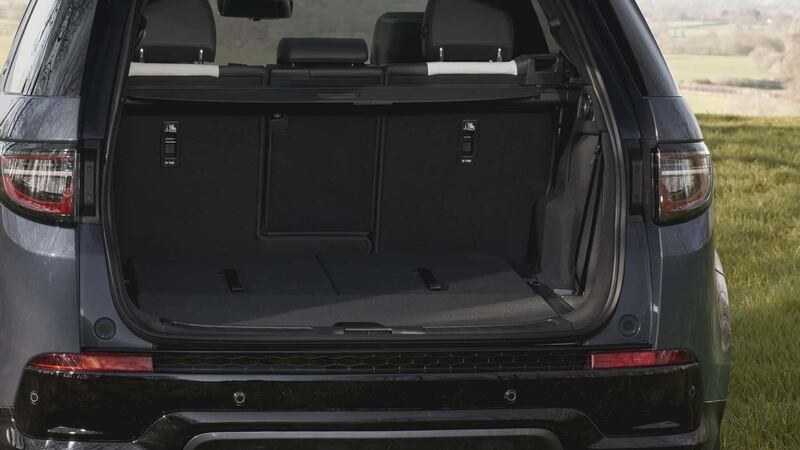 Land Rover Discovery Sport 2023, guarda tutte le foto 10