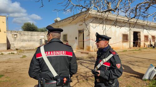 Duplice omicidio a Serranova, morti due coniugi: le immagini dal posto 3