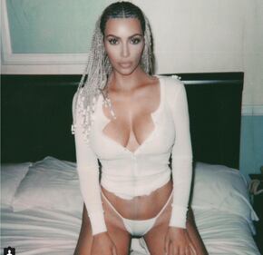 Kim Kardashian, seno e perizoma in mostra su Instagram 1