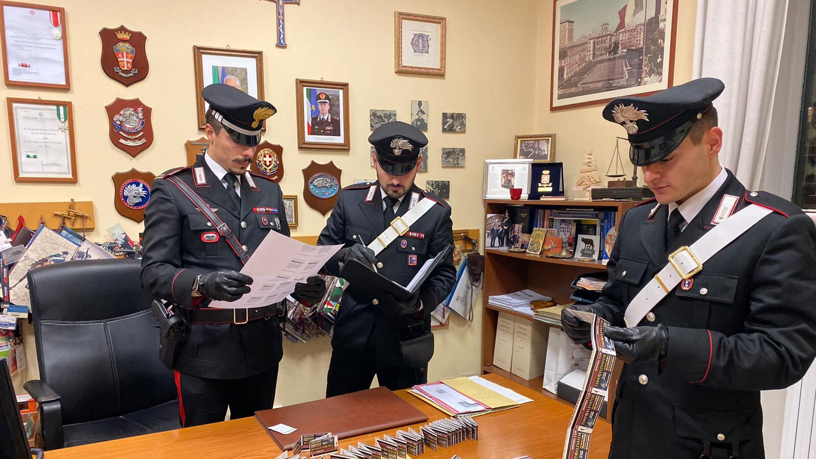 Rivendevano biglietti Atac rubati: denunciati 3 cinesi