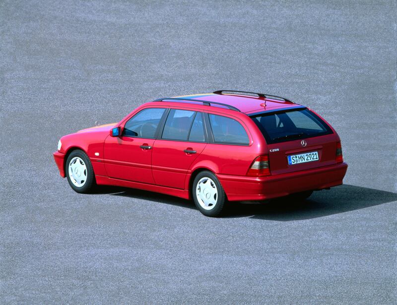 Mercedes Classe C, 30 anni di lusso in formato compatto: guarda le foto 4