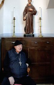 Monsignor Martinelli a Troipoli insieme ai suoi fedeli 9