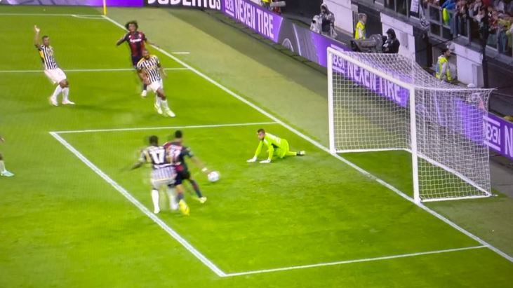"Possibile rigore", "No guarda, è fermo". Ecco l'audio tra arbitro e Var in Juve-Bologna
