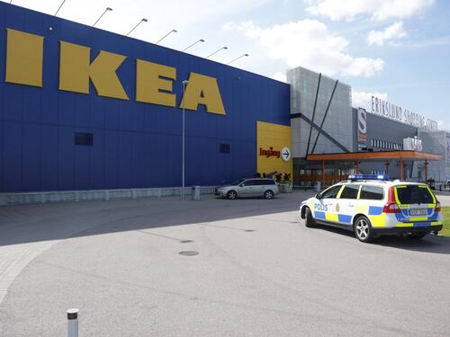 Ikea ritira dal mercato i costumi per i bambini: "Sono pericolosi"