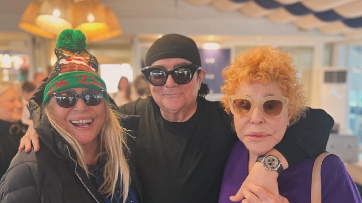 "Due p... che non ne posso più". Virale il video di Ornella Vanoni e Mara Venier insieme a San Silvestro