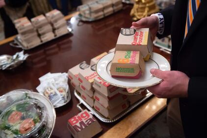 Donald Trump e la cena fast food 4