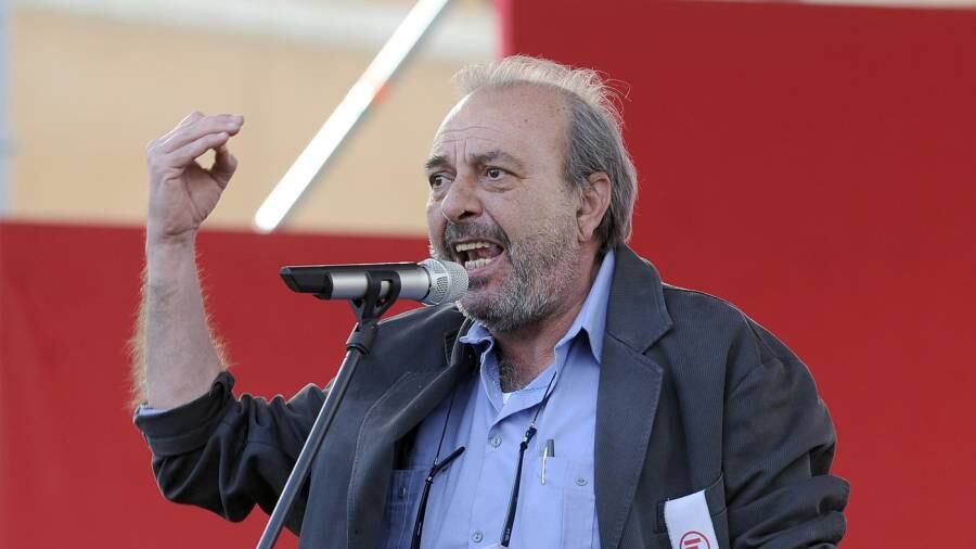 Il delirio di Vauro: "Ecco con cosa va sostituito l'Inno nazionale"