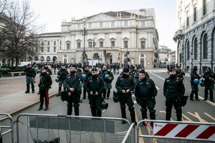 "Free Shahin". Il presidio pro Pal in piazza Scala 4