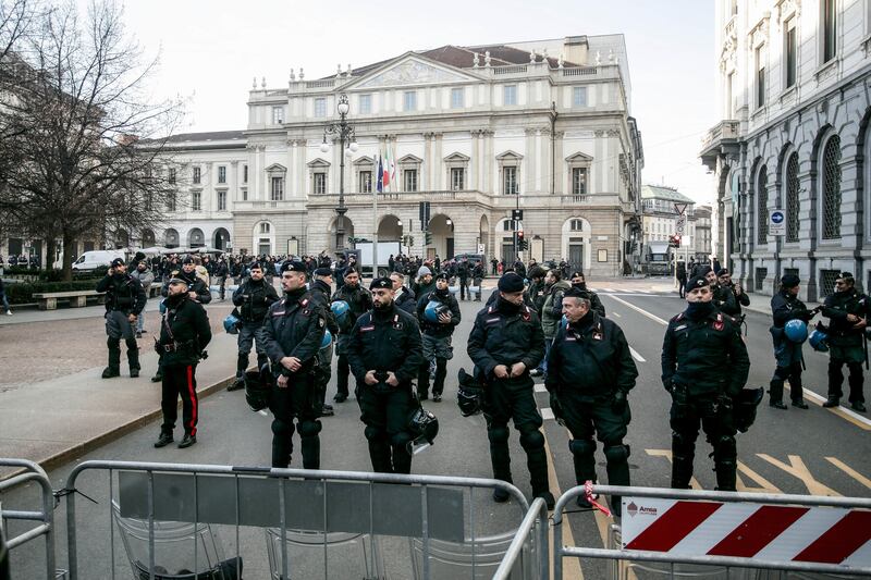 "Free Shahin". Il presidio pro Pal in piazza Scala 4