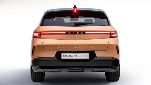 Nuova Opel Grandland 2024, guarda tutte le foto  12