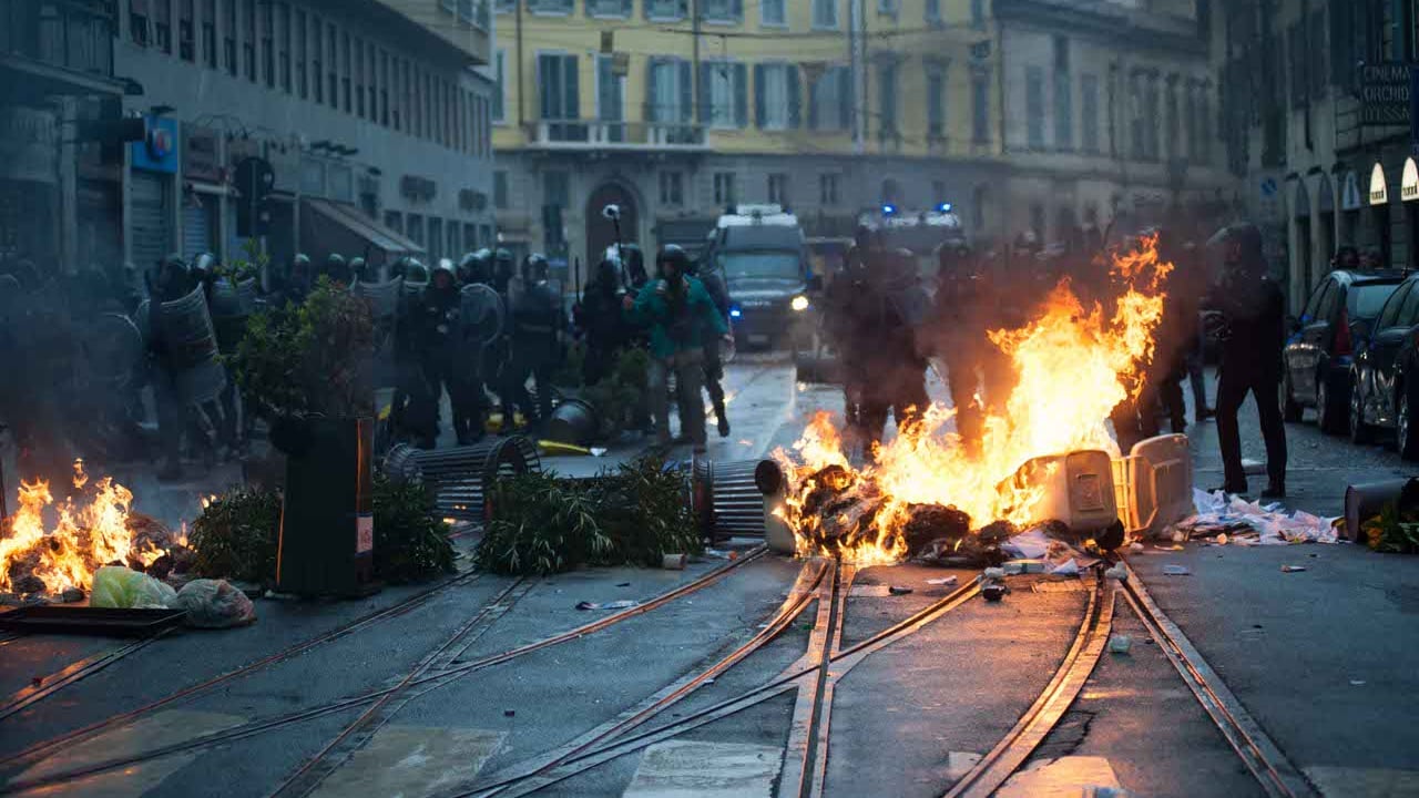 Il pm assolve i poliziotti: "Sugli scontri di Milano mentono i black bloc"