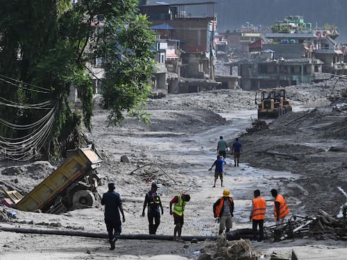 Nepal, si aggrava ancora il bilancio: 750 vittime. Nuova frana in Tibet, evacuati i soccorritori