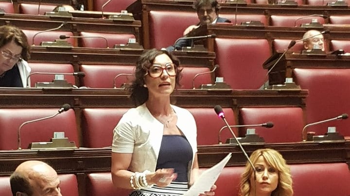 La renziana fa caporalato col portaborse. Lo pagava appena cinquanta euro al mese