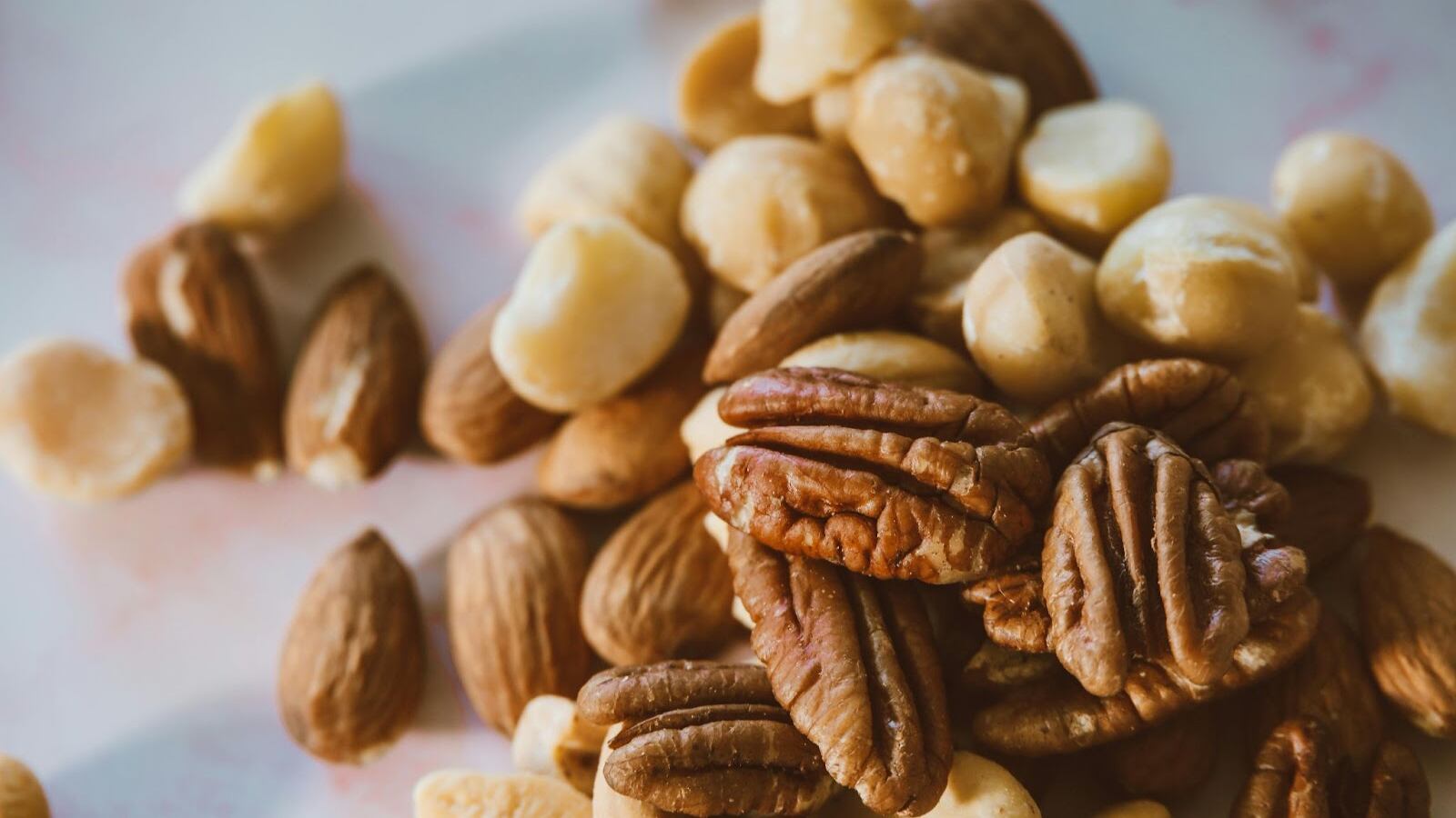 Le noci pecan migliorano il colesterolo e la salute del cuore