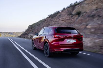 Mazda CX-60, guarda le foto 14