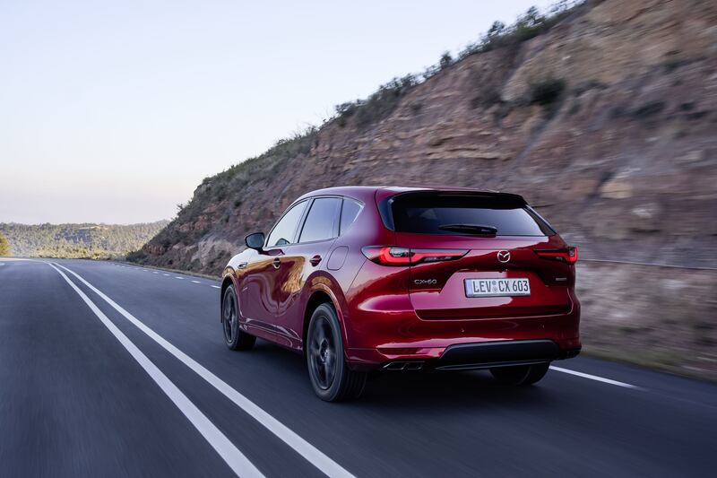 Mazda CX-60, guarda le foto 14