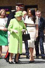 Meghan Markle con la regina nel Chershire 4