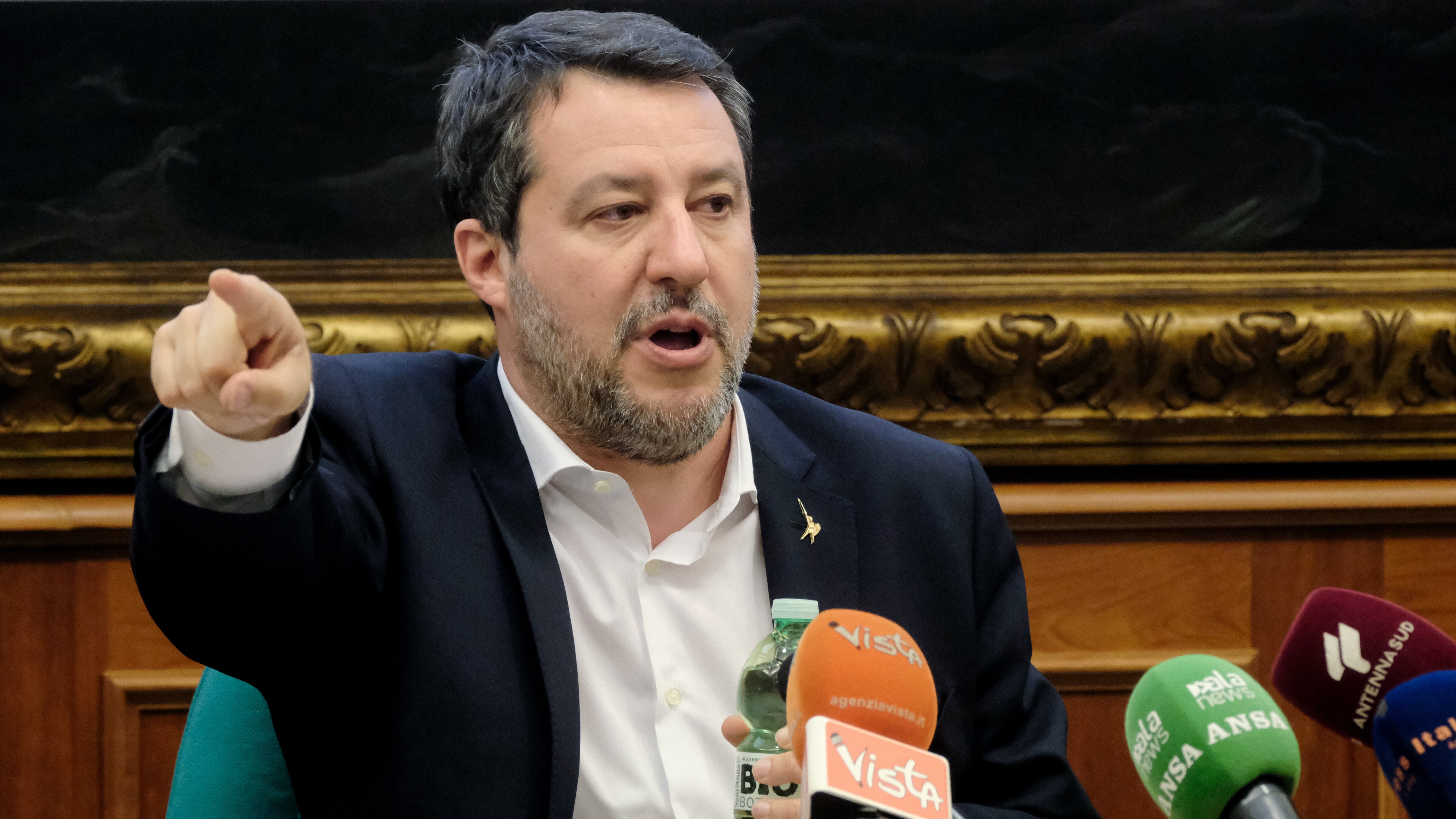 Salvini: "Casa libera dalla burocrazia"