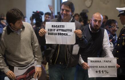 Marino evita le dimissioni: bagarre in Campidoglio 6