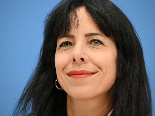 Erlap e gli espropri. “Casa a chi la abita”. E alle feste rosse islamisti e criminali