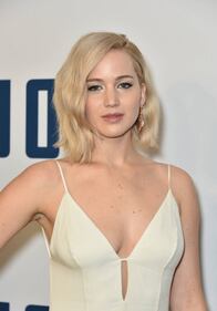 Jennifer Lawrence senza reggiseno alla première di Joy 2