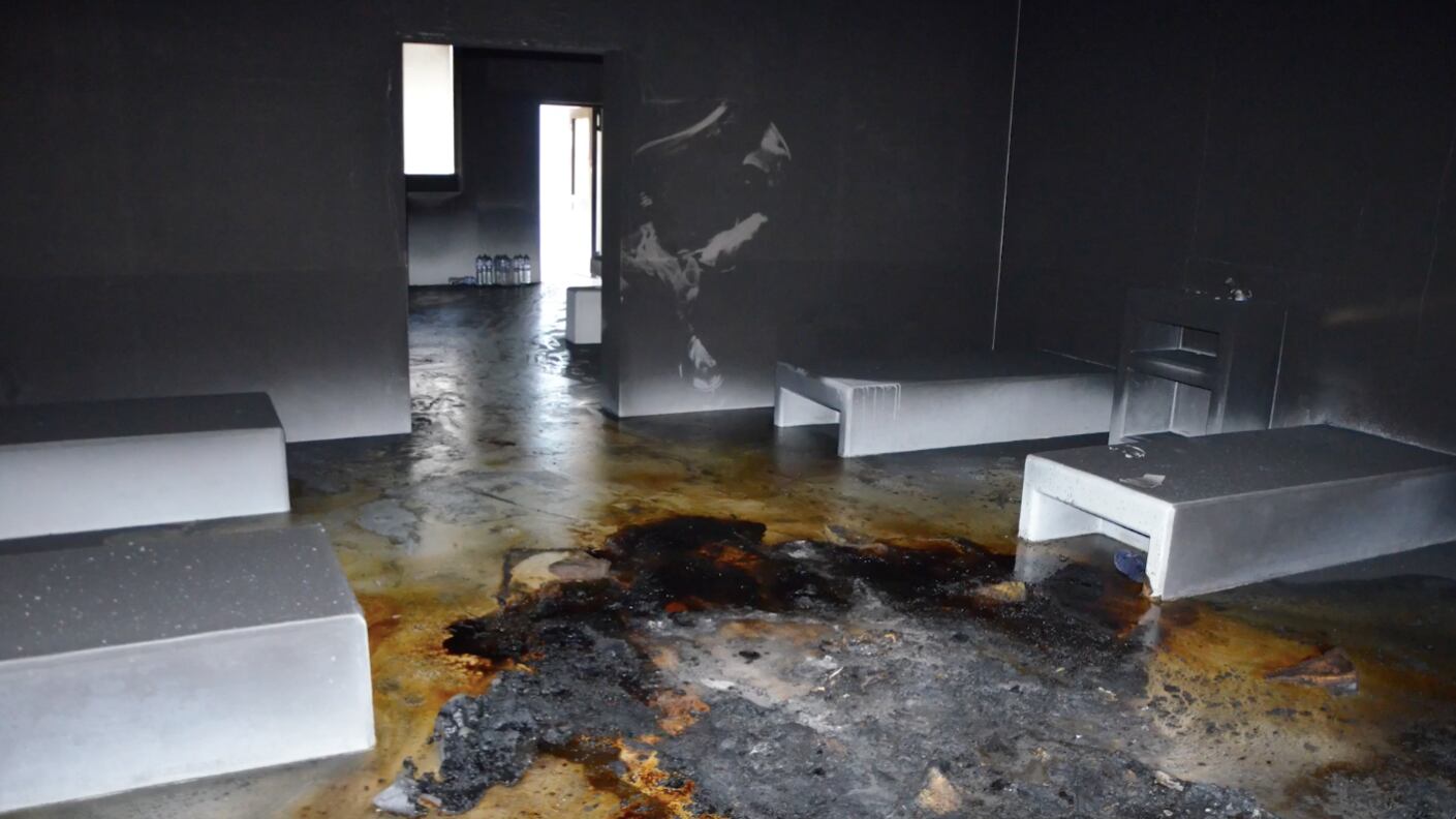 La furia dei migranti: così hanno dato alle fiamme il Cpr