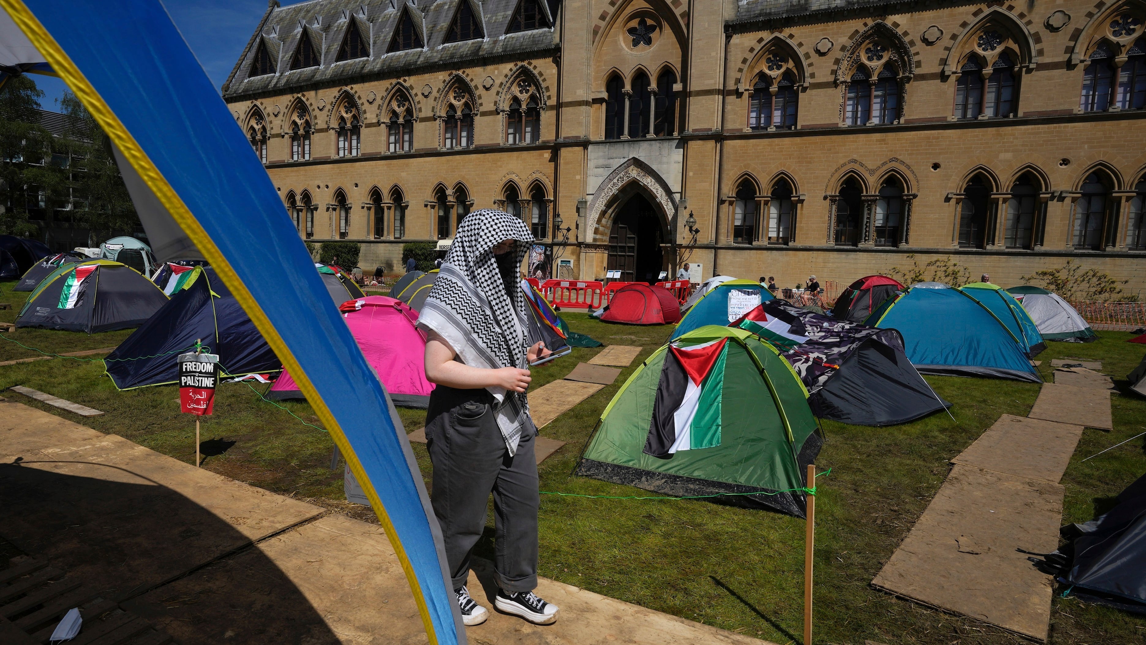 "Rischio islamizzazione": stop degli Emirati Arabi alle università britanniche