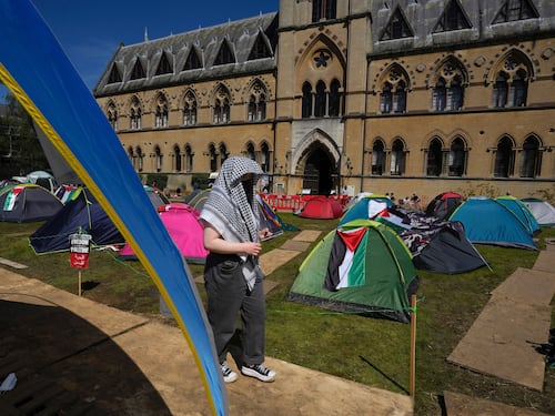"Rischio islamizzazione": stop degli Emirati Arabi alle università britanniche