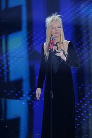 Sanremo 2016: i look femminili nella serata cover 24