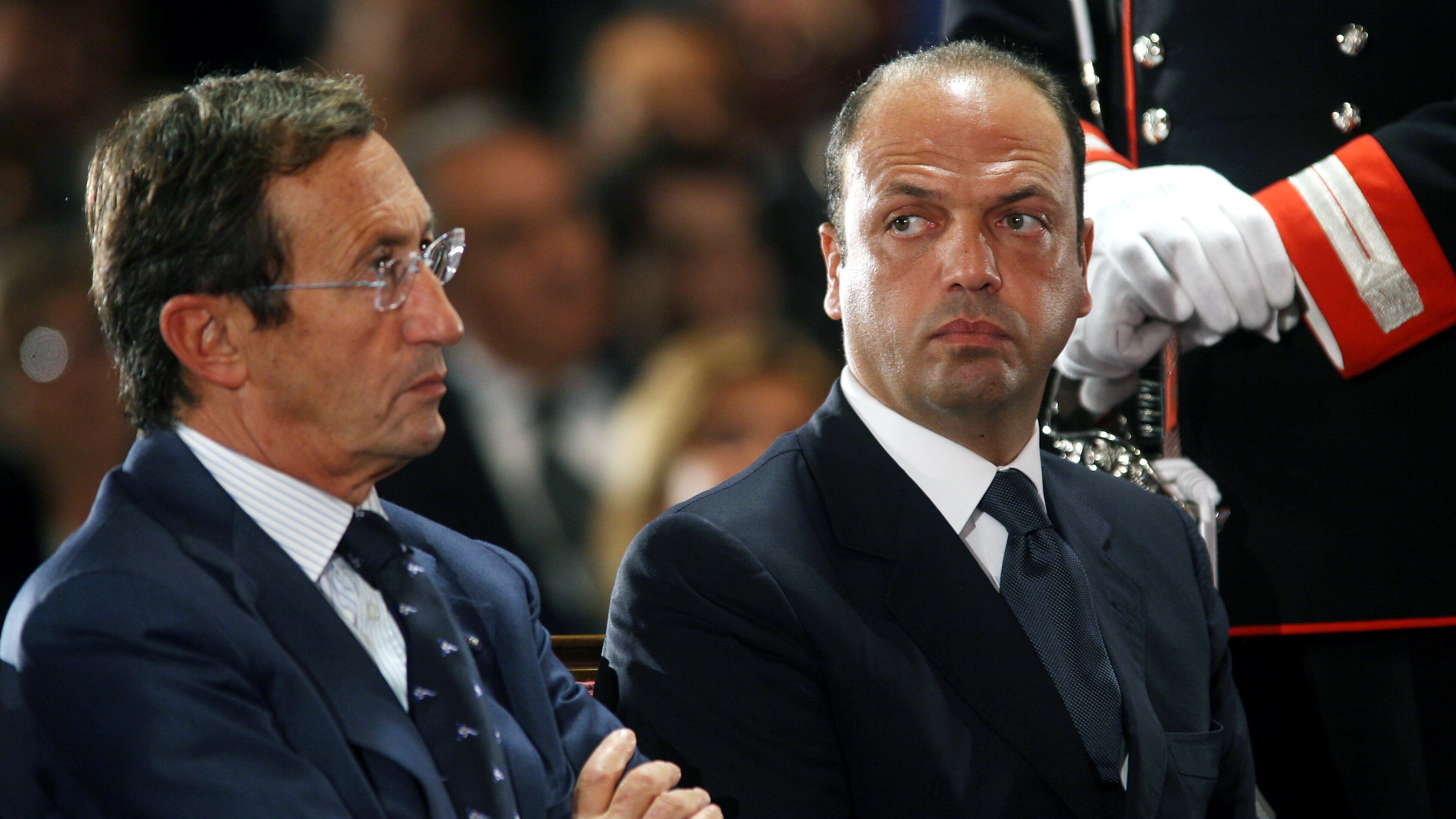 Alfano striglia i suoi e tiene Fini a distanza Ma Ncd perde i pezzi