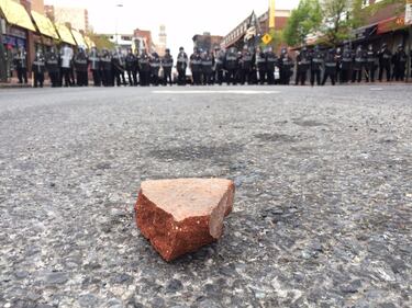 Baltimora come Ferguson: guerriglia dopo la morte di un nero 2