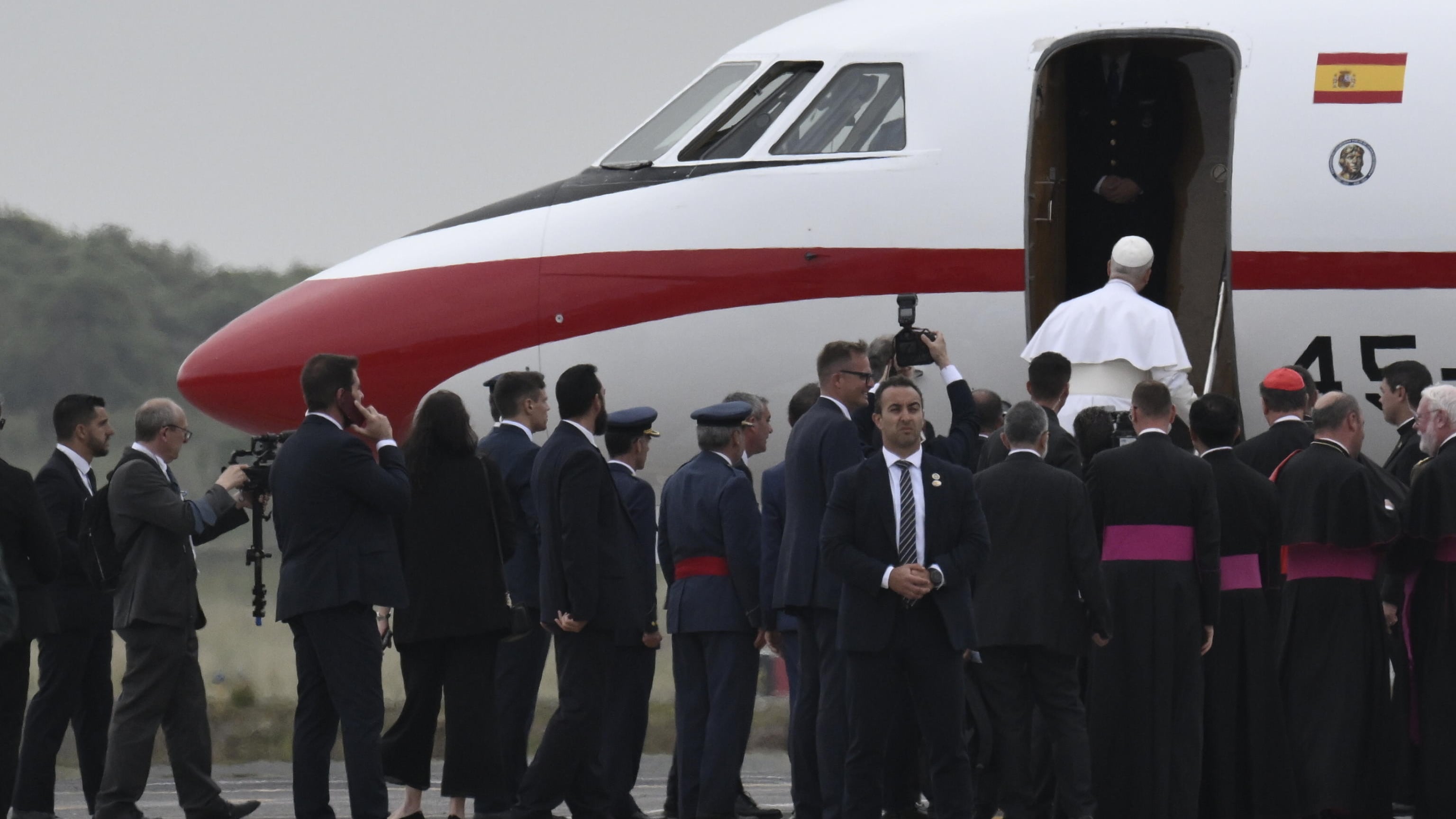 Problema tecnico sull'aereo del Papa in Spagna: Leone tornerà a Roma con il Falcon del Re