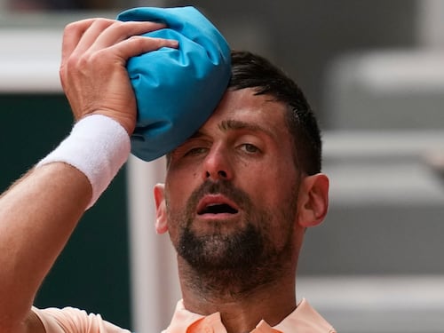 "Lasciami spazio, maledizione", Djokovic sbotta prima dell'eliminazione dal Roland Garros: cosa è successo